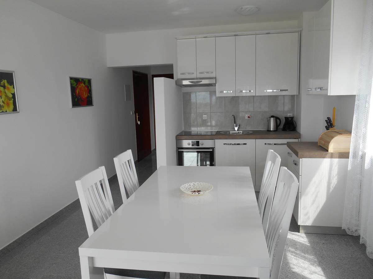 Apartments Diana Šmrika エクステリア 写真